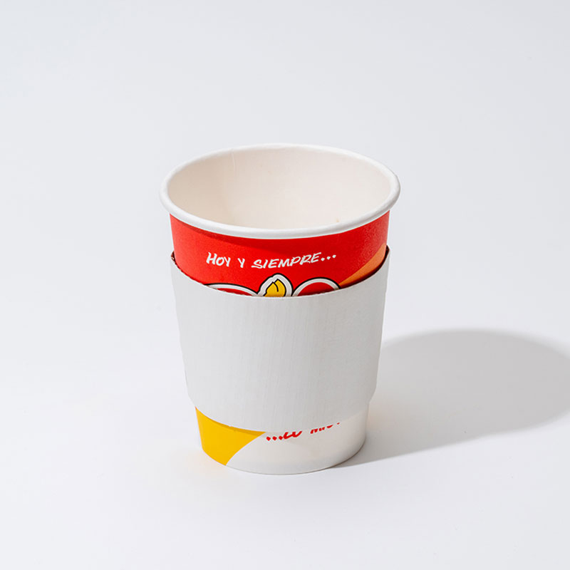Fundas desechables para vasos de papel para bebidas calientes.